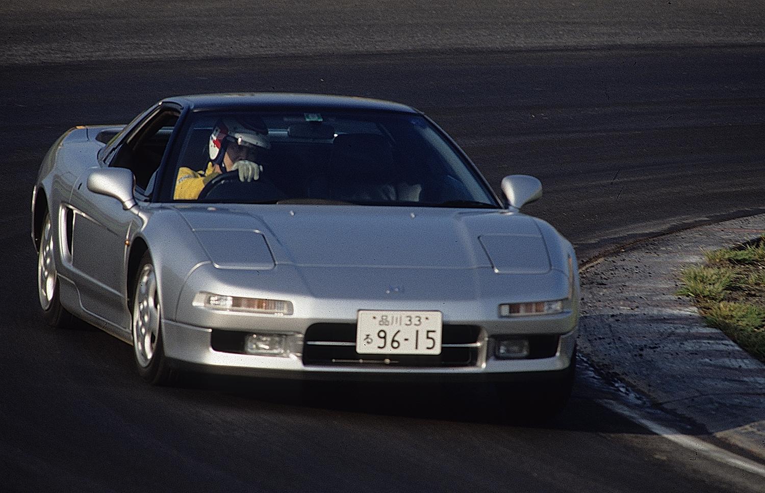 NSXのサーキット走行風景