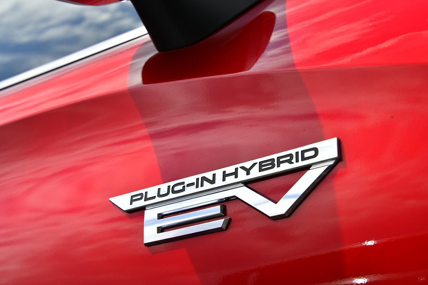三菱「アウトランダーPHEV」と「エクリプスクロスPHEV」それぞれの役割