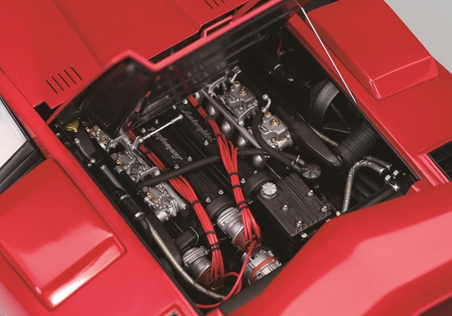 　1/8スケール「ランボルギーニ カウンタック LP 500S」の組み立てキットが再販