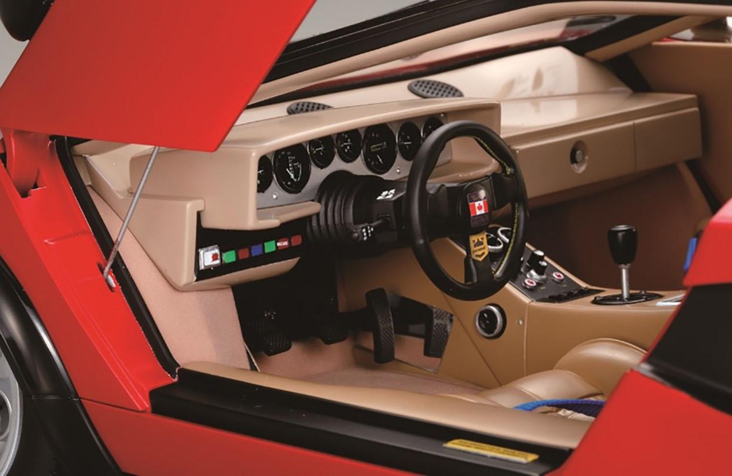 　1/8スケール「ランボルギーニ カウンタック LP 500S」の組み立てキットが再販