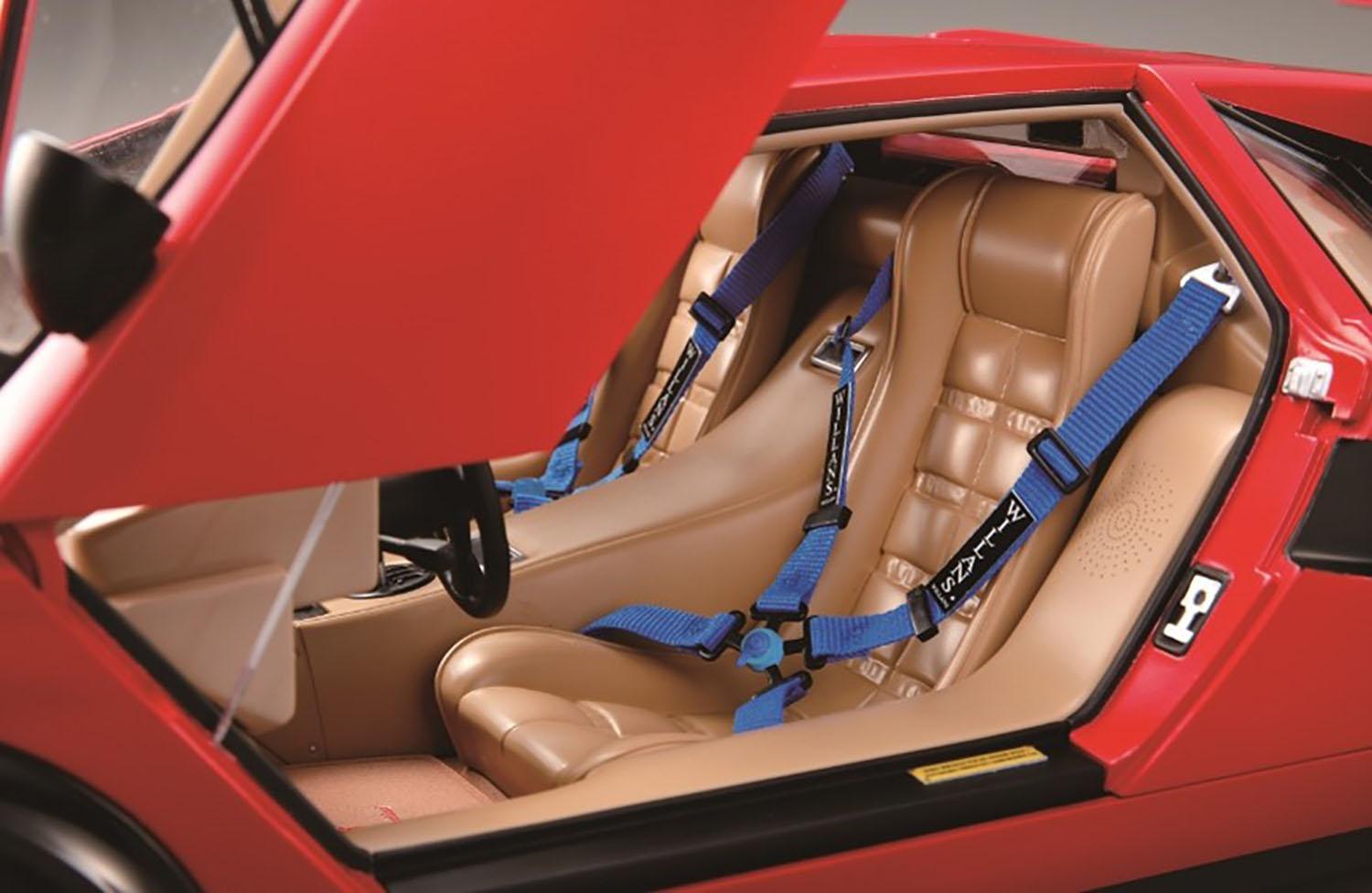 　1/8スケール「ランボルギーニ カウンタック LP 500S」の組み立てキットが再販