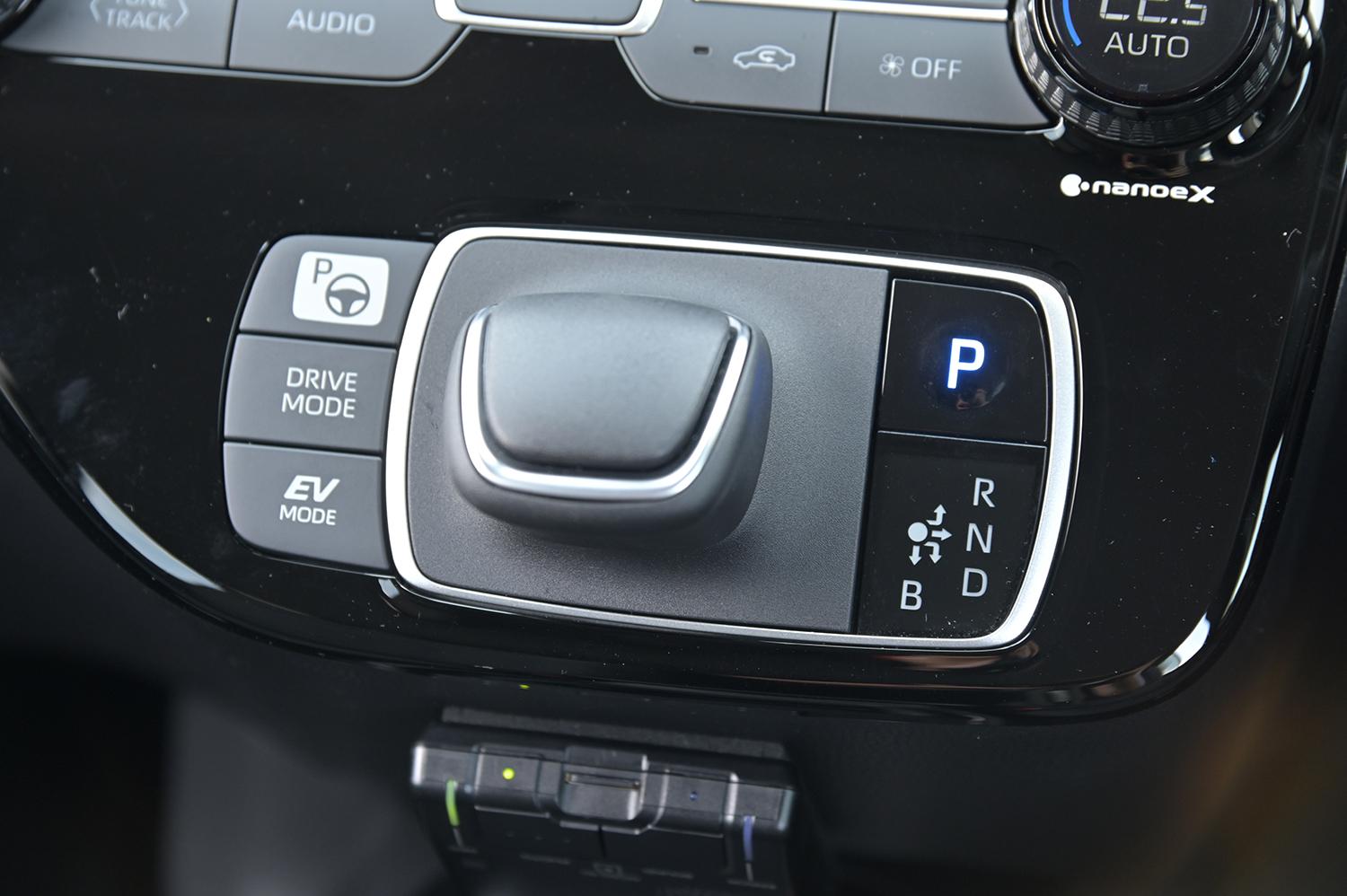 新型トヨタ・アクアのドライブモードスイッチ 〜 画像17