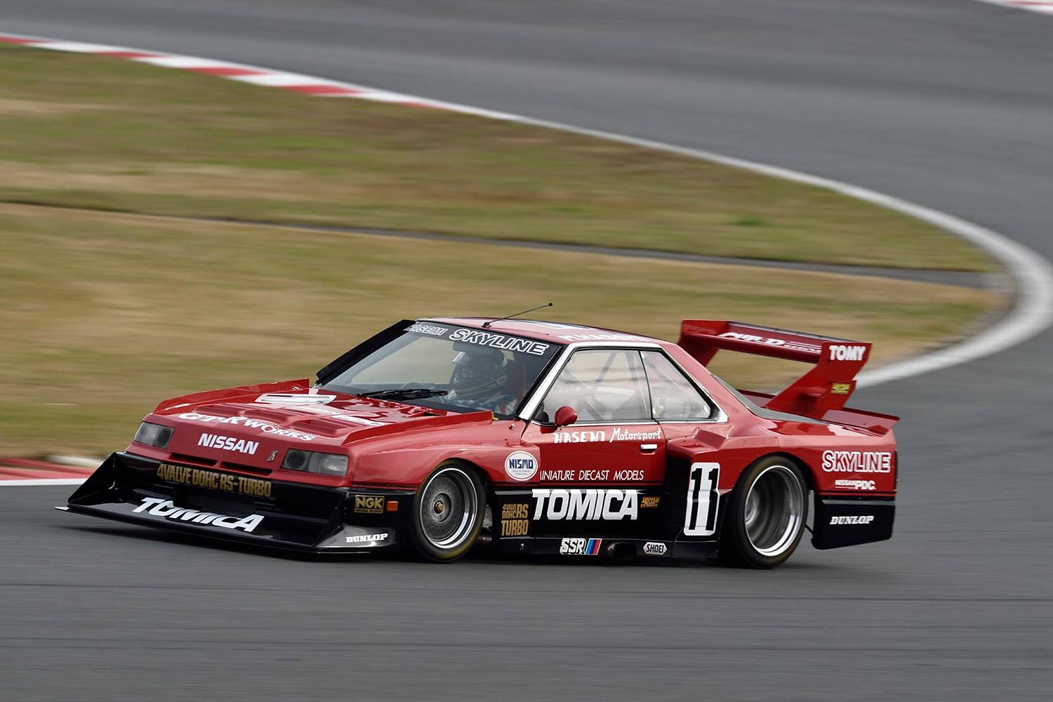 レースを彩るスポンサーたち