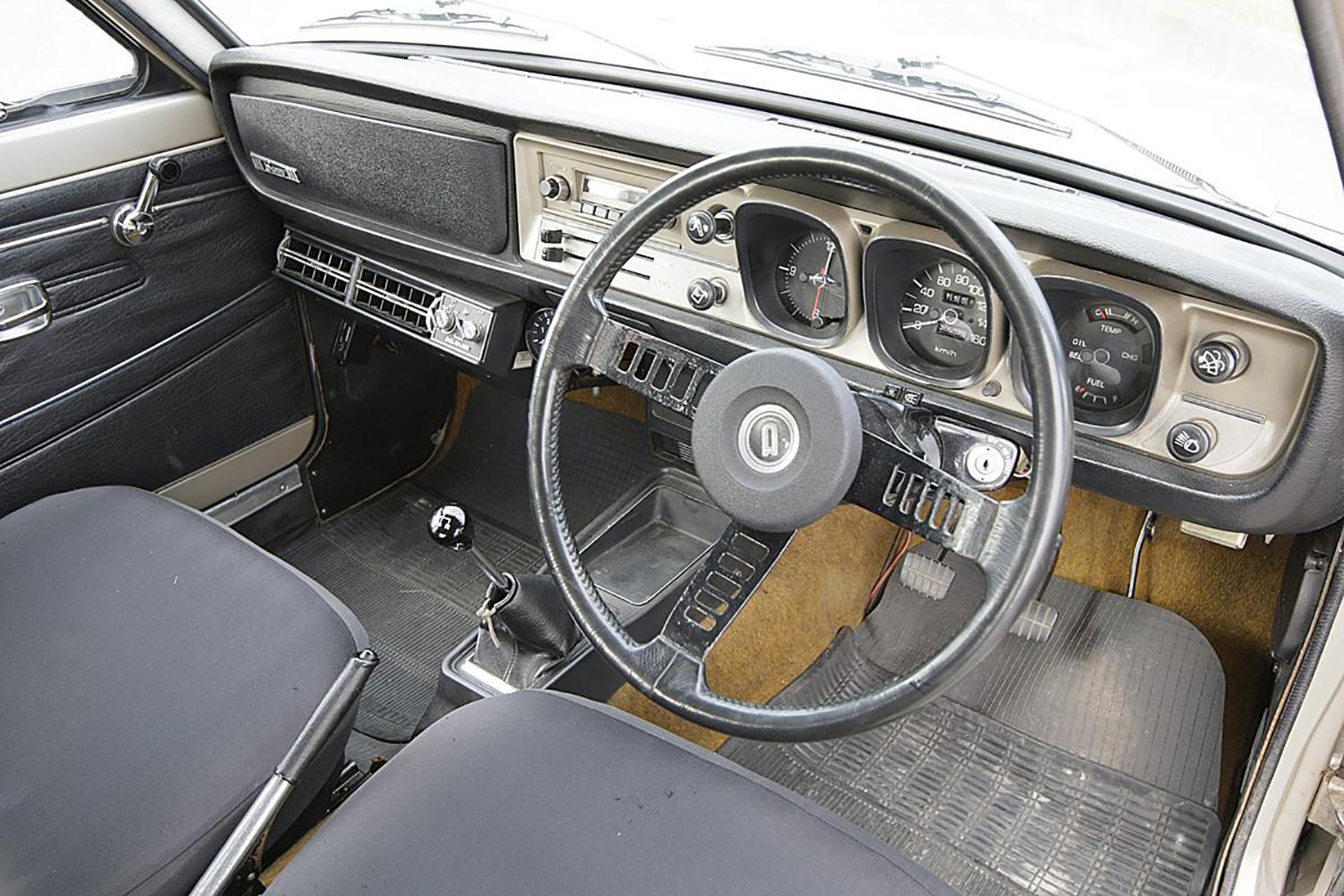 事故っても買い直せない 修理代も出ない 価格高騰の中古車でも古いがゆえに車両保険が安い恐怖とは 写真5 Goo 自動車