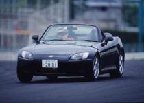 知れば知るほど「惚れる」その中身！　ホンダS2000は日本の自動車史に残る「奇跡」のスポーツカーだった