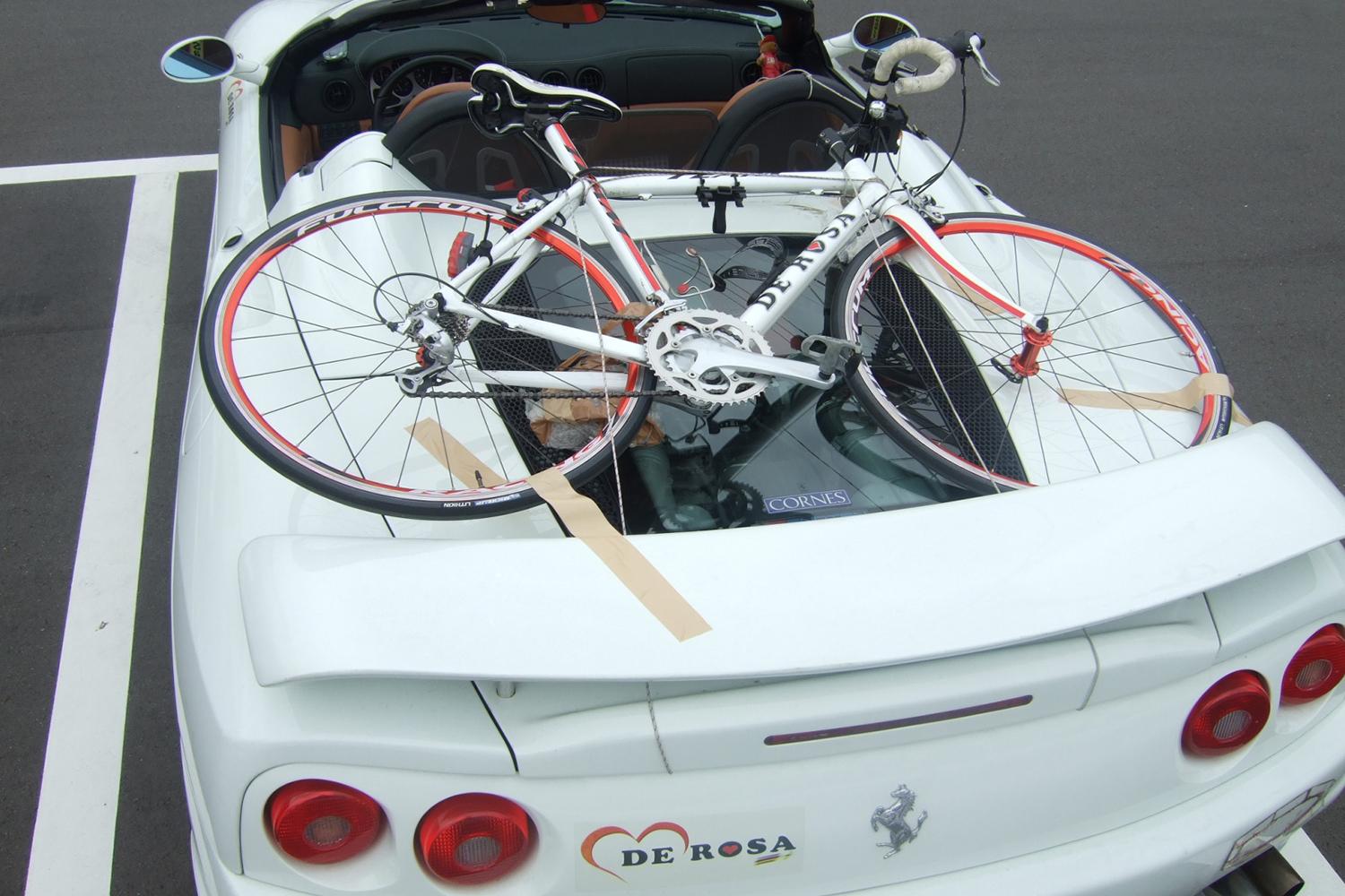 自転車を車体に直接載せるフェラーリ 〜 画像4
