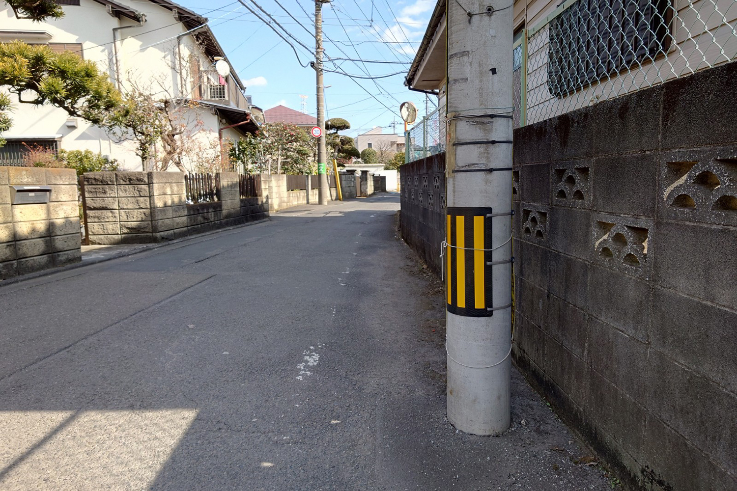 電柱に巻かれている謎のカバーの正体とは