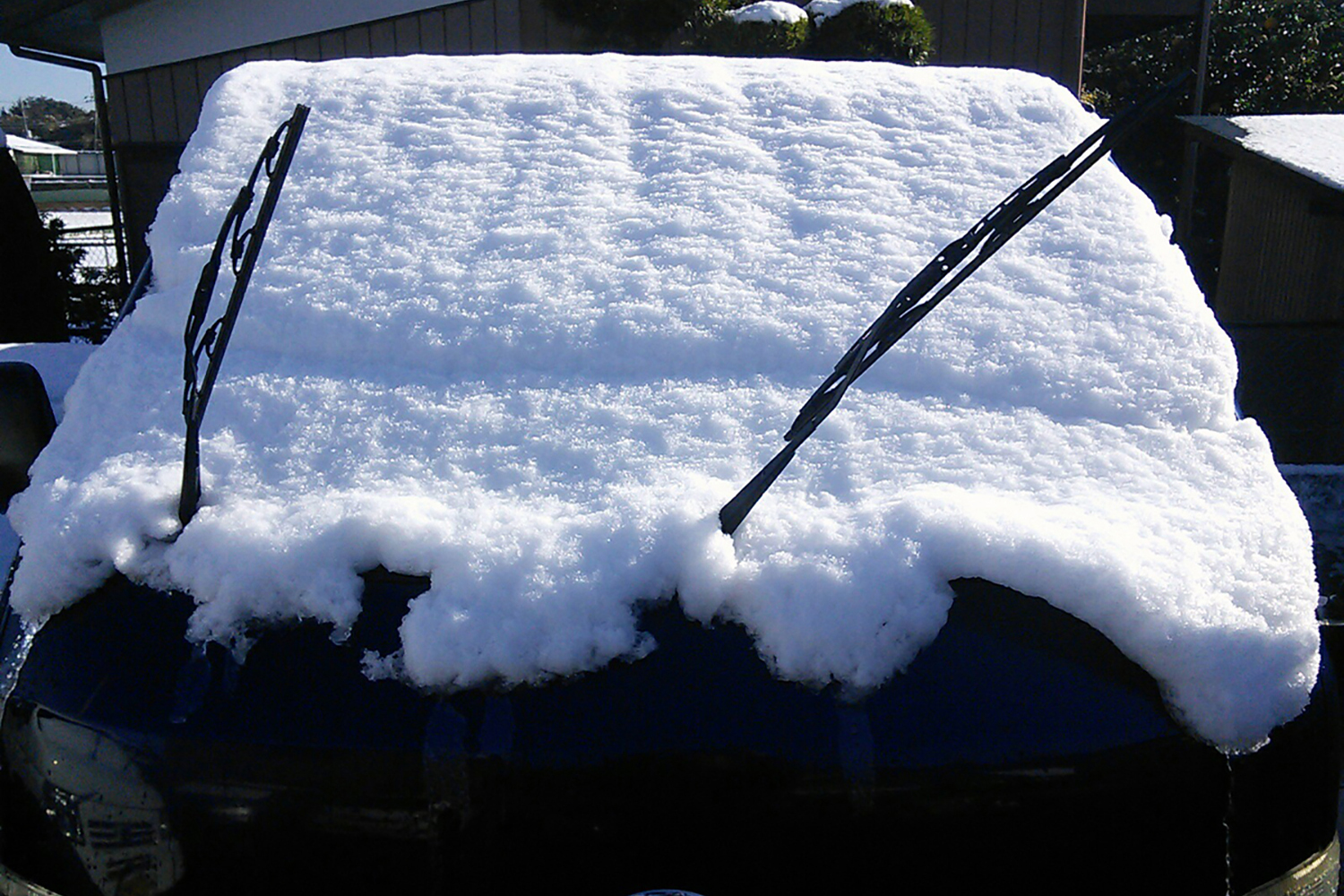 意味ももわからずやってたりしない ワイパー立て サイドを降ろす など降雪時にやるクルマの行為の真相 自動車情報 ニュース Web Cartop 意味ももわからずやってたりしない ワイパー立て サイドを降ろす など降雪時にやるクルマの行為の真相 自動車情報 ニュース Web Cartop
