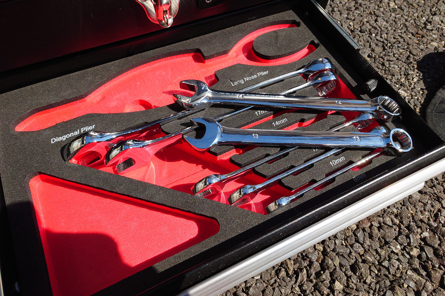 メンテフリーと車載工具不要は別の話 いまどきのクルマでも最低限積んでおくべき ツール とは 写真7 Goo 自動車 メンテフリーと車載工具不要は別の話 いまどきのクルマでも最低限積んでおくべき ツール とは 写真7 Goo 自動車