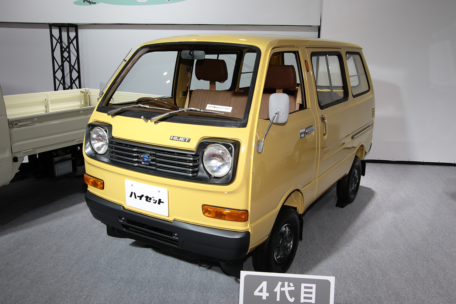 大阪オートメッセ2022のダイハツブース