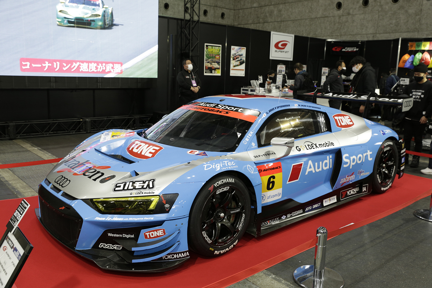 ５台のマシンが集結！　素通り厳禁のスーパーGTブース