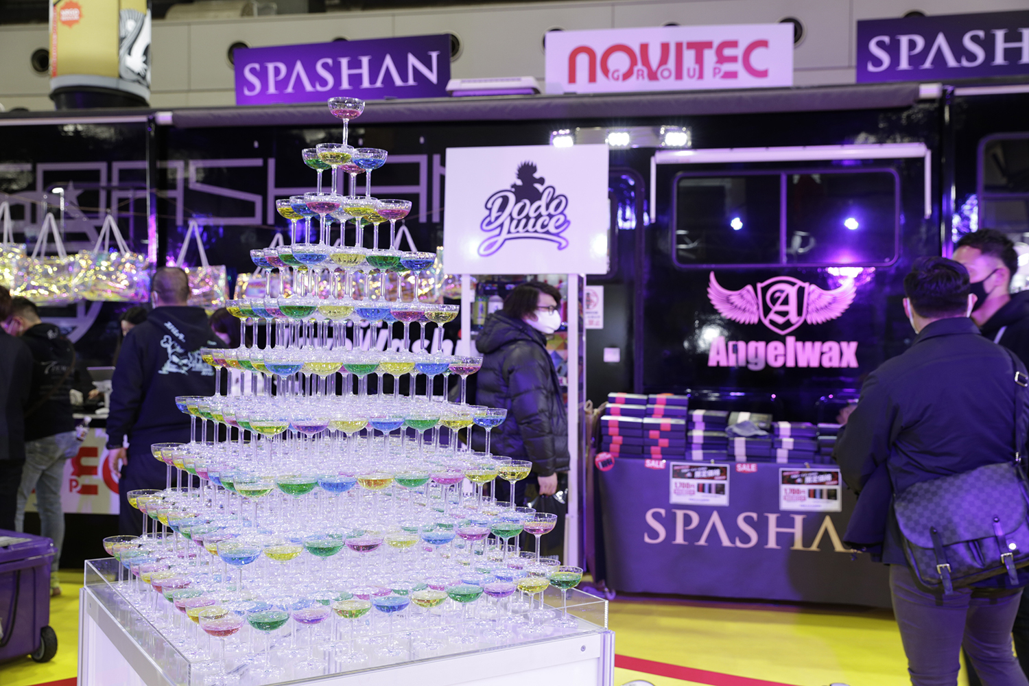 なぜ自動車イベントにシャンパンタワーが お酒かコスメのような 超オシャレ 高額 カーケア商品にはワケがあった 自動車情報 ニュース Web Cartop