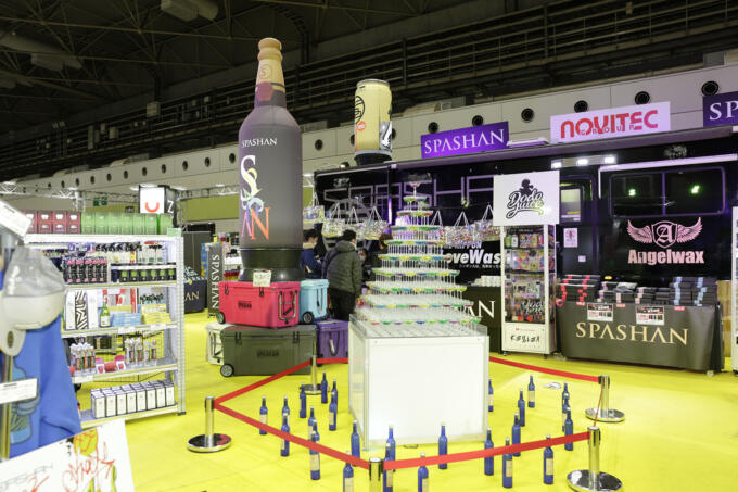 なぜ自動車イベントにシャンパンタワーが お酒かコスメのような 超オシャレ 高額 カーケア商品にはワケがあった 自動車情報 ニュース Web Cartop