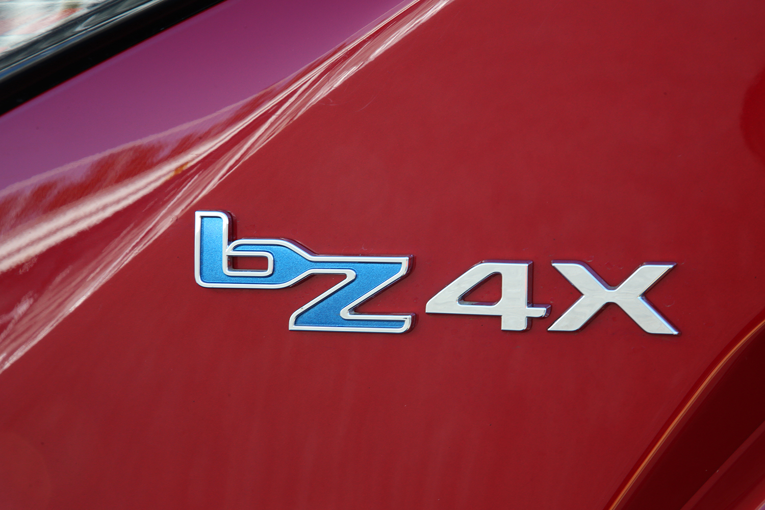トヨタbZ4Xの車種エンブレム 〜 画像29