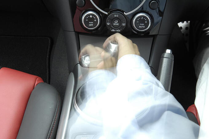 画像ギャラリー 昔のmt車はいまより 高難易度 還暦オーバーのmt乗りがマスターしていた ダブルクラッチ という消えたテクニック 画像6 自動車情報 ニュース Web Cartop 画像ギャラリー 昔のmt車はいまより 高難易度 還暦オーバーのmt乗りがマスターしていた ダブルクラッチ という消えたテクニック 画像6 自動車情報 ニュース Web Cartop