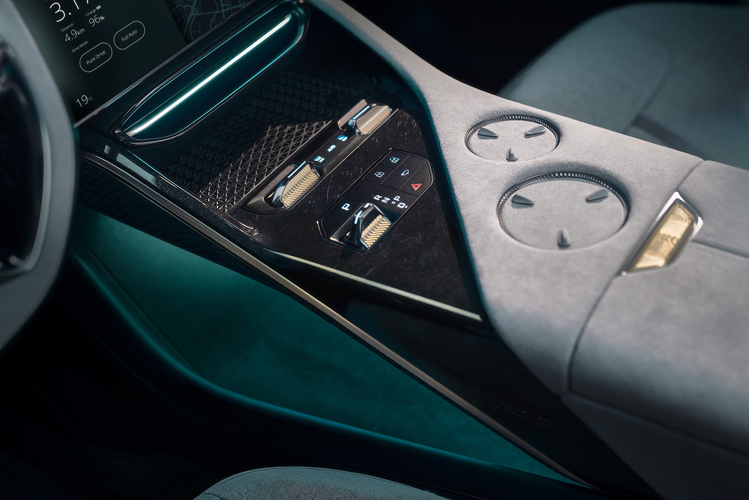 ロータスがハイパーSUV「エレトレ」を発表