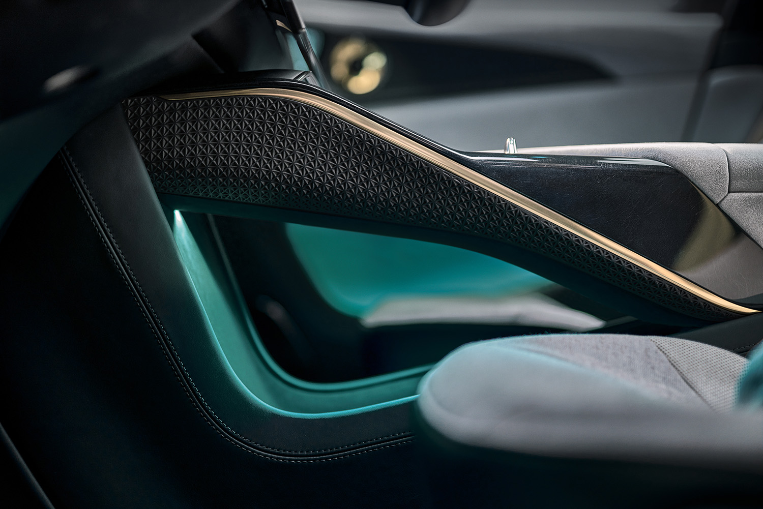 ロータスがハイパーSUV「エレトレ」を発表