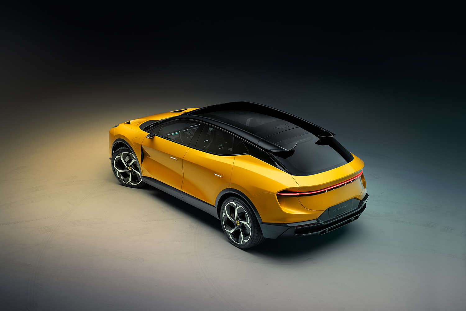 ロータスがハイパーSUV「エレトレ」を発表