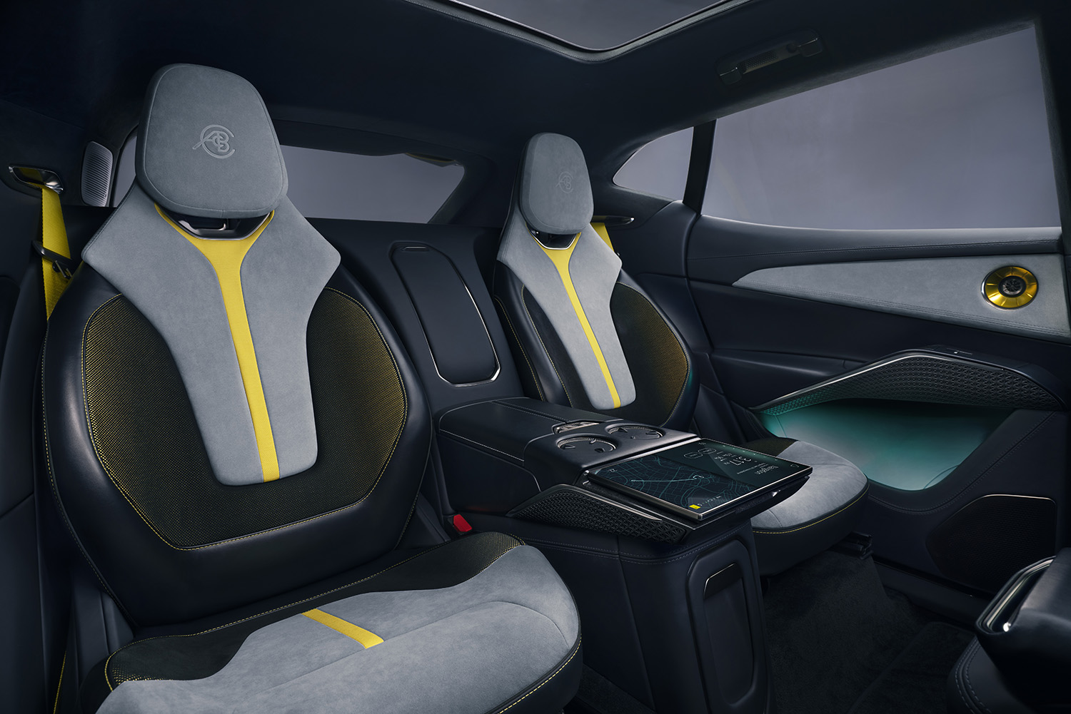 ロータスがハイパーSUV「エレトレ」を発表