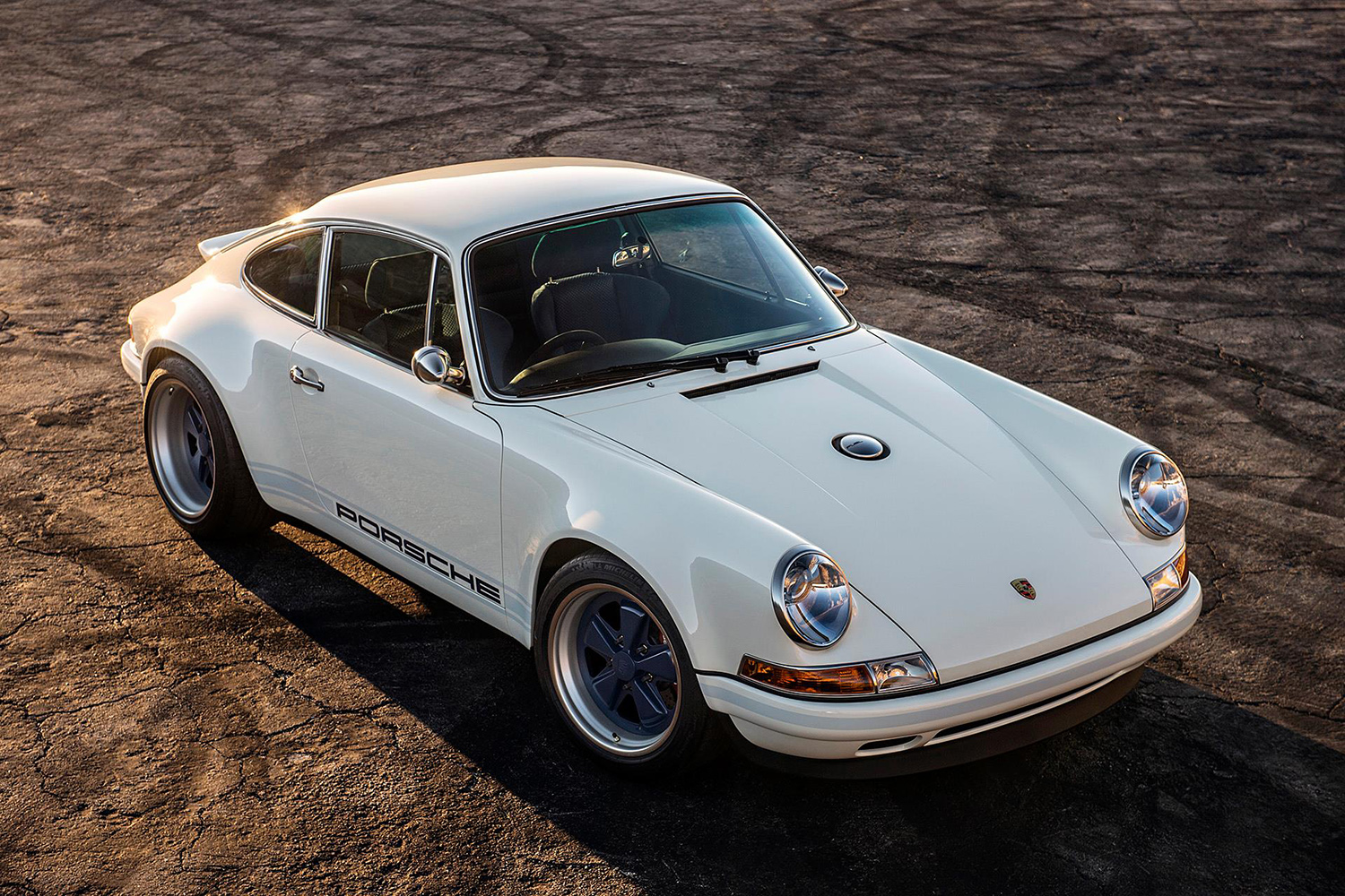 ポルシェ911のレストモッドで話題の「シンガー」ってなんだ？