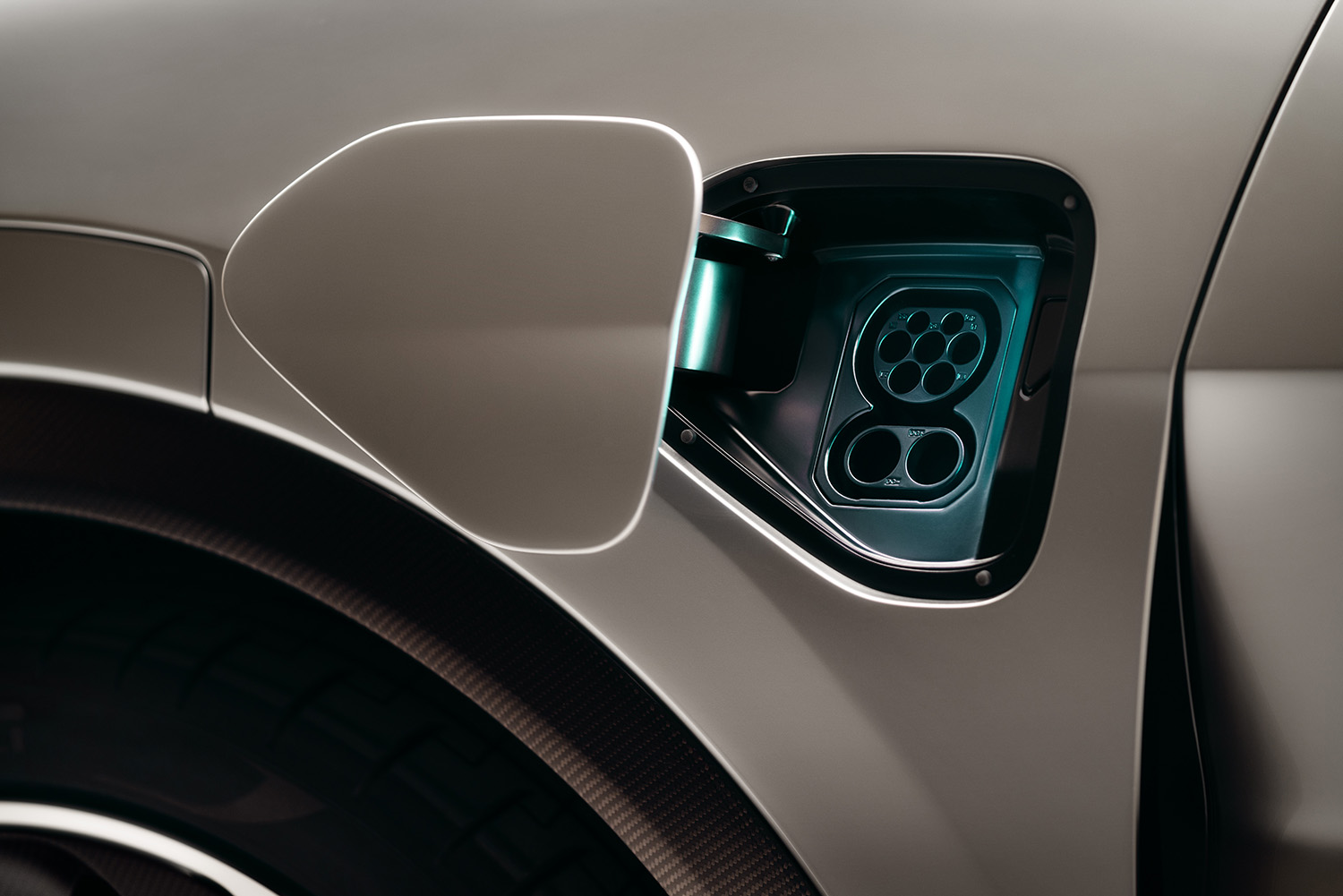 ロータスがハイパーSUV「エレトレ」を発表