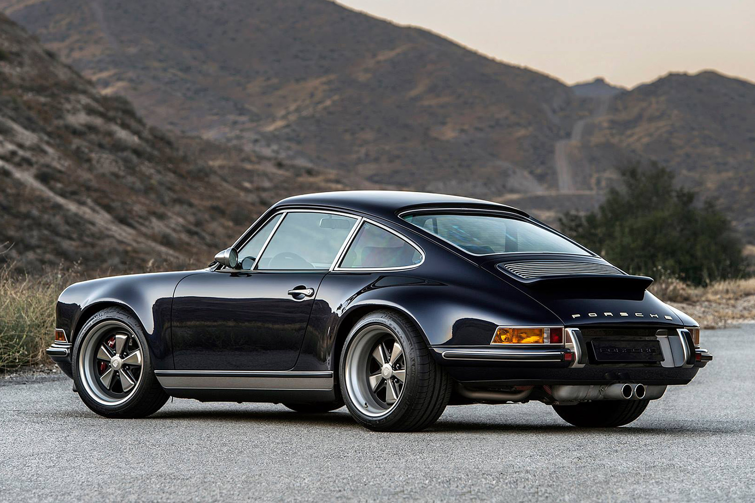 ポルシェ911のレストモッドで話題の「シンガー」ってなんだ？
