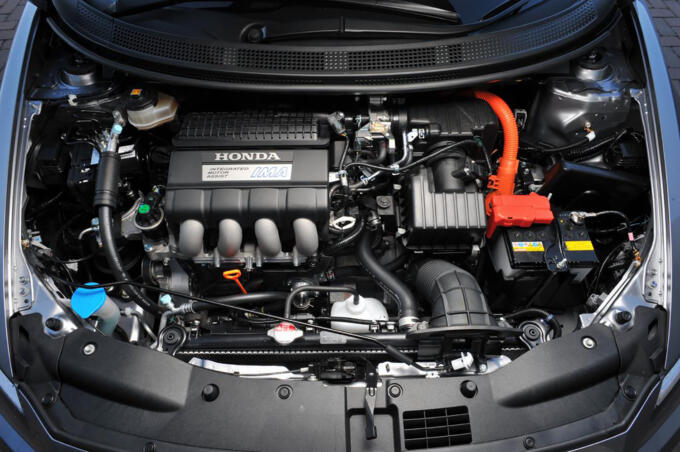 ハイブリッド車のバッテリーはいつの間にか劣化している 起こる症状と劣化を鈍らせるコツを経験者が伝授 自動車情報 ニュース Web Cartop ハイブリッド車のバッテリーはいつの間にか劣化している 起こる症状と劣化を鈍らせるコツを経験者が伝授 自動車情報 ニュース Web Cartop