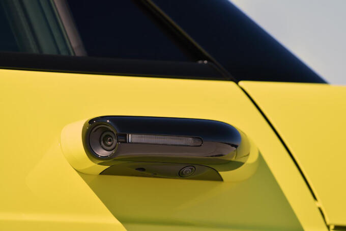 昭和オヤジ泣かせの装備だった 画期的かと思った ミラーレス のクルマが普及しないワケ 自動車情報 ニュース Web Cartop 昭和オヤジ泣かせの装備だった 画期的かと思った ミラーレス のクルマが普及しないワケ 自動車情報 ニュース Web Cartop