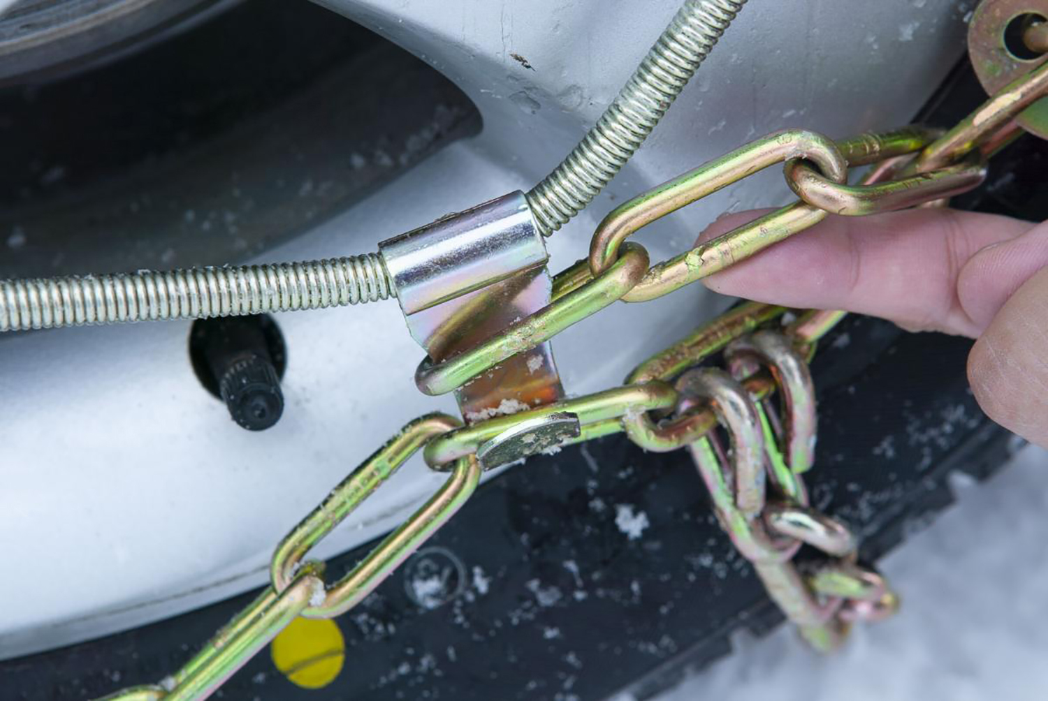 スチール製のタイヤチェーン