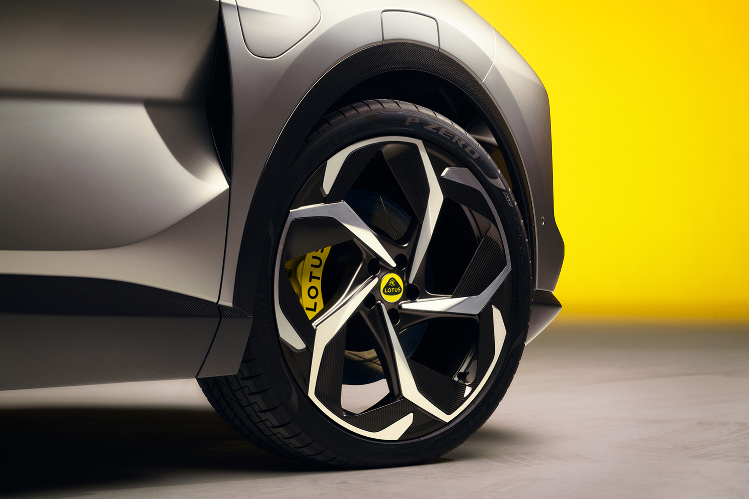 ロータスがハイパーSUV「エレトレ」を発表