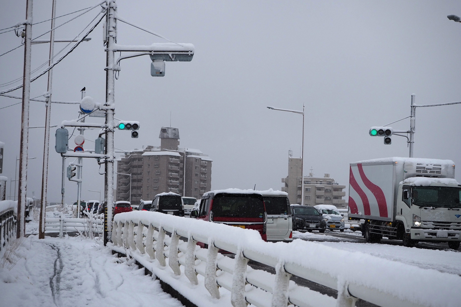 トラックが雪道で立ち往生してしまう理由