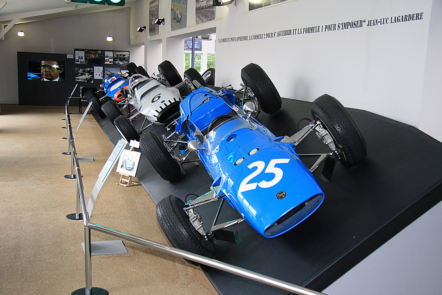 ミュージアム「エスパス・オートモビル・マトラ」に展示されるマトラのレーシングカー