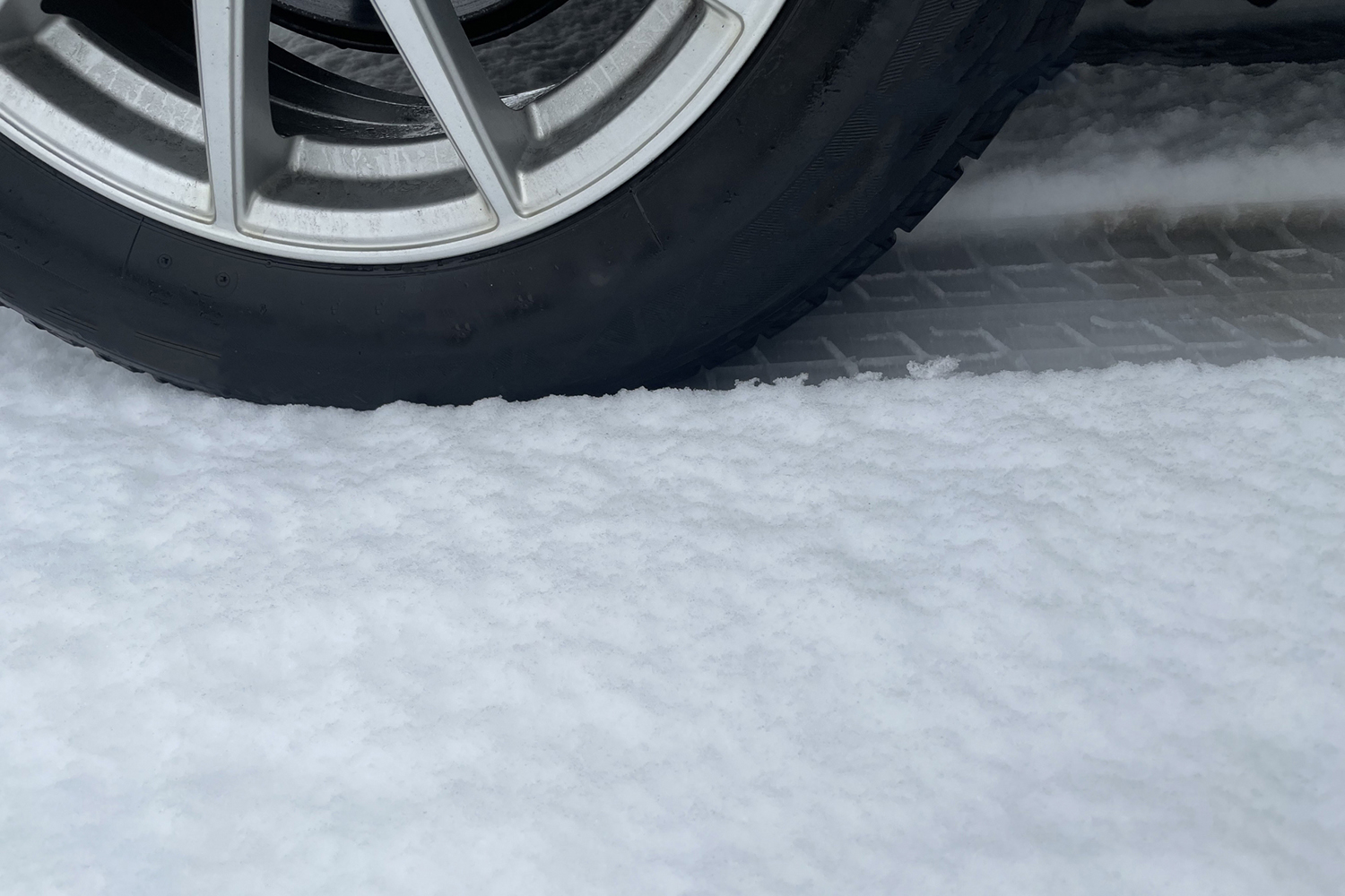 トラックが雪道で立ち往生してしまう理由 〜 画像1