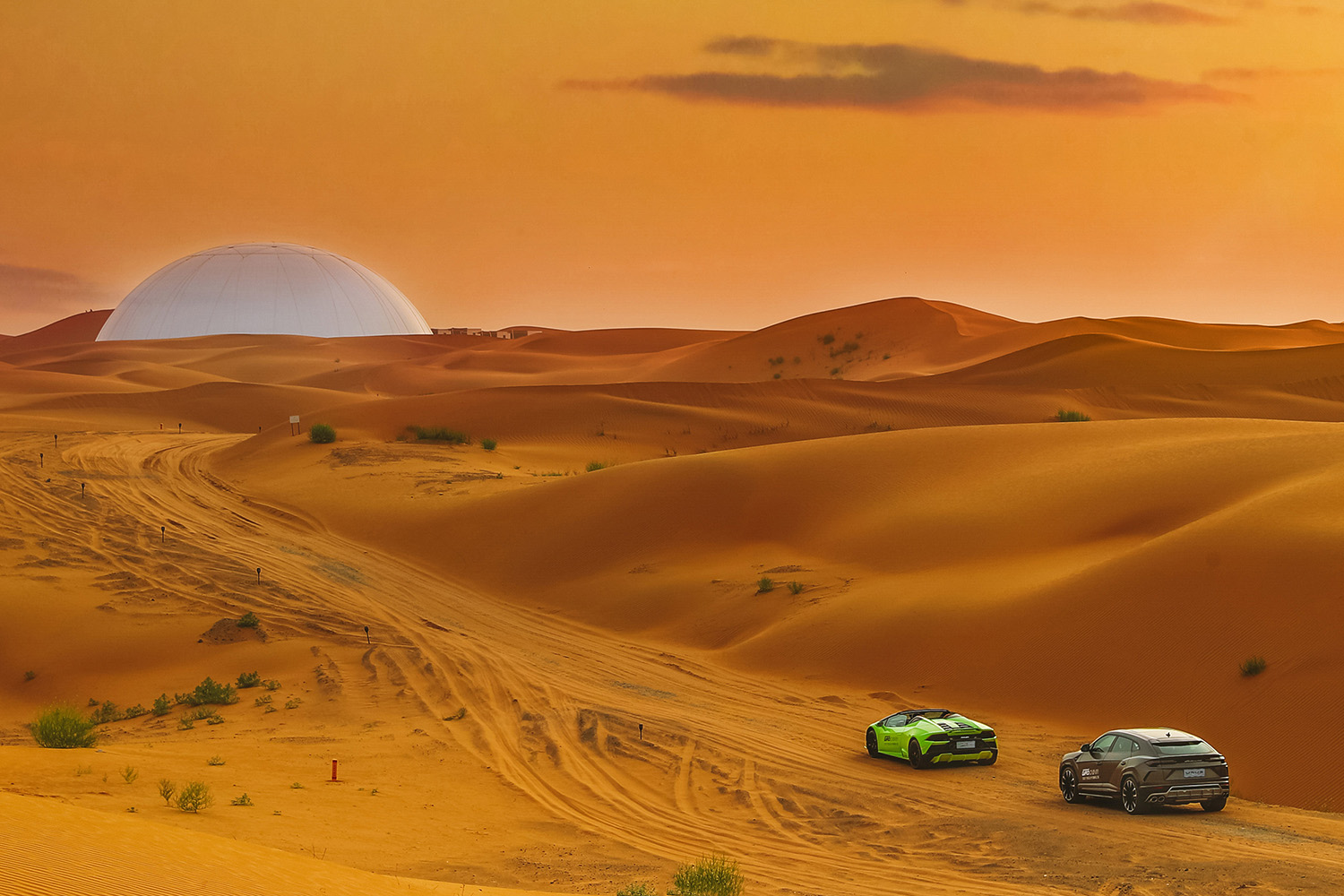 中国の砂漠を走るランボルギーニ・ウラカンとウルス 〜 画像8
