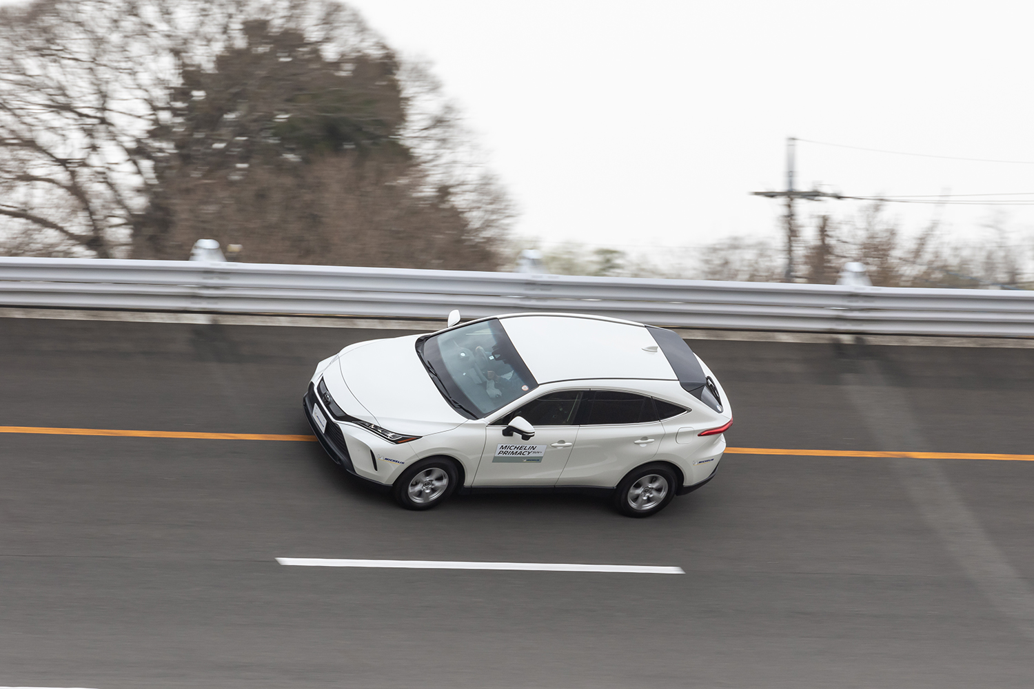 高速周回路を周回するミシュラン・プライマシーSUV+を履いたトヨタ・ハリアー 〜 画像17