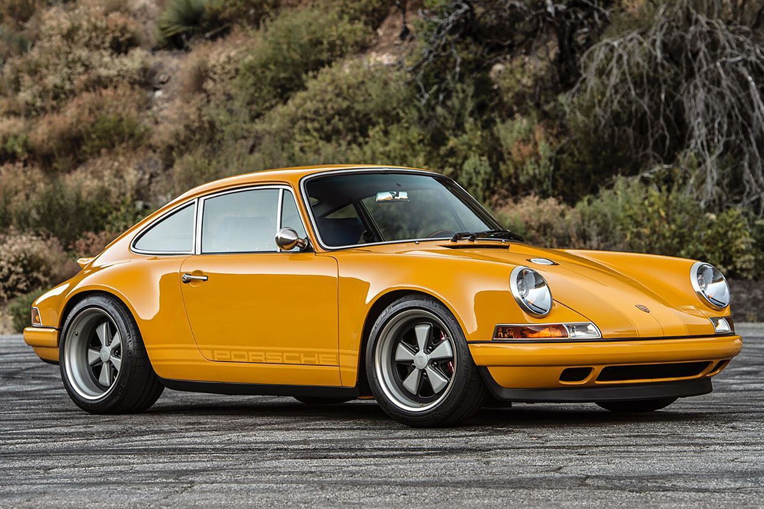 ポルシェ911のレストモッドで話題の「シンガー」ってなんだ？