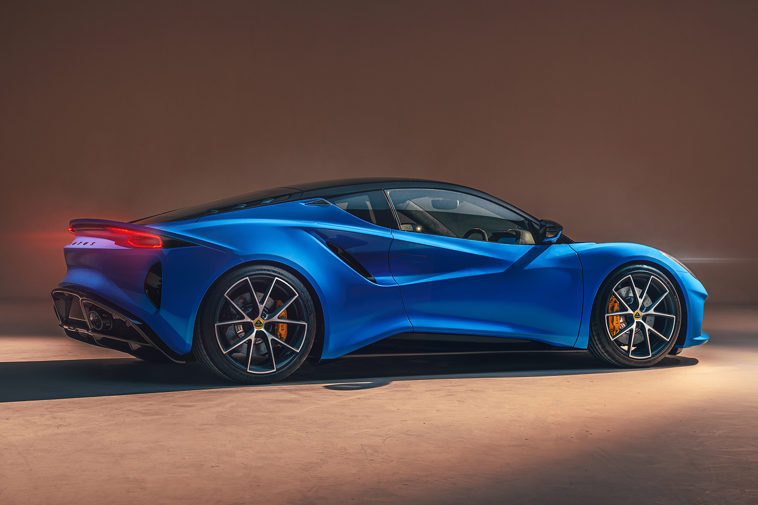 Amgエンジン搭載の直4モデルにも特別仕様車登場 ロータス エミーラ ファーストエディションを発表 写真3 Goo 自動車