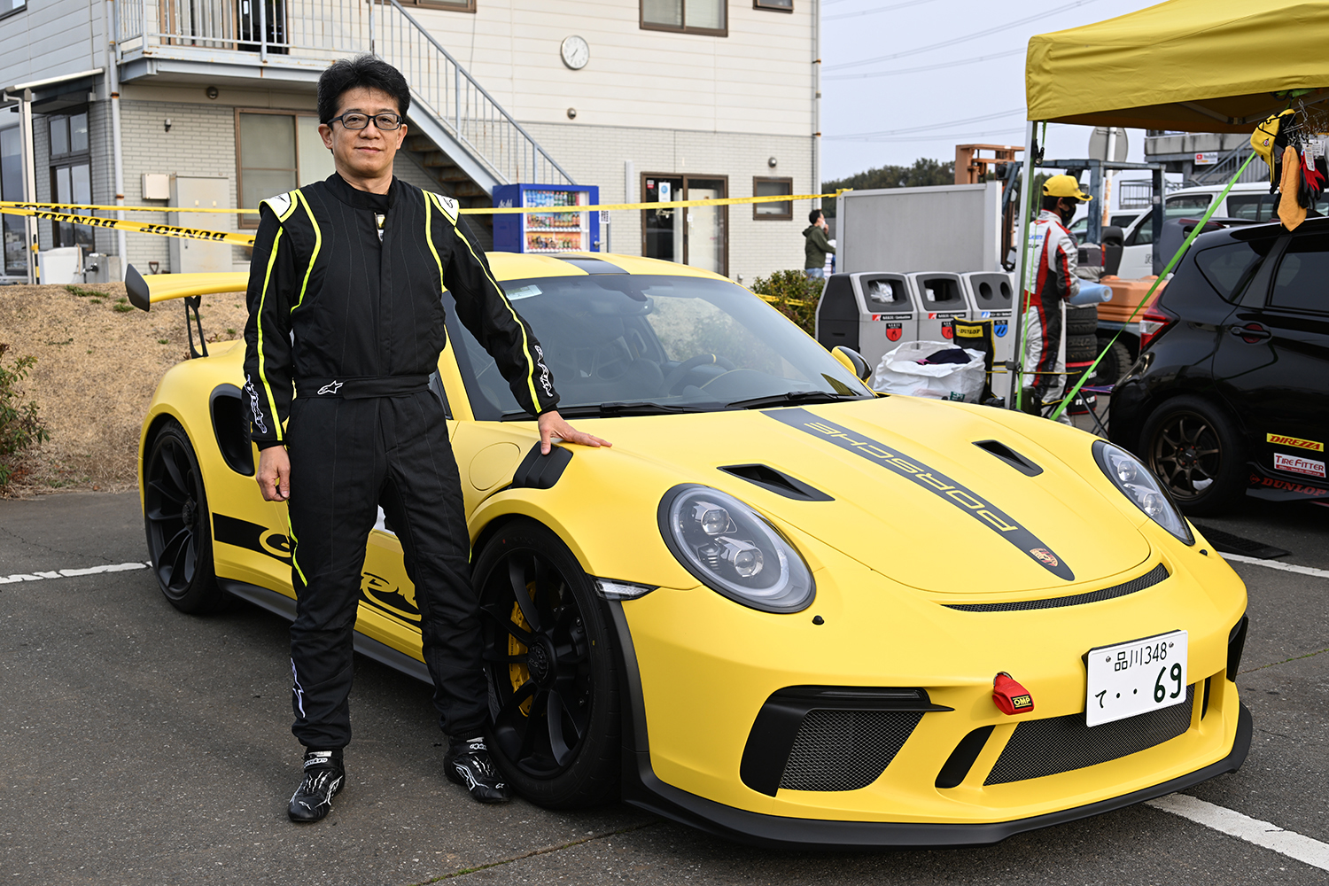 古谷和久選手とポルシェ911GT3RSの２ショット