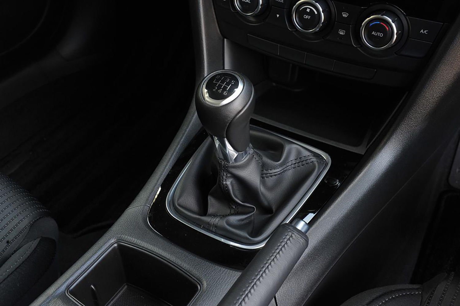 昔のmt車はいまより 高難易度 還暦オーバーのmt乗りがマスターしていた ダブルクラッチ という消えたテクニック 写真6 Goo 自動車