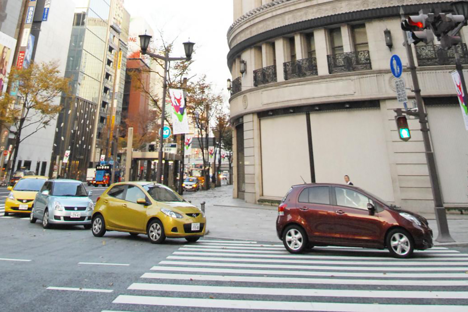 横断歩道付近では違反になる行為５つ 〜 画像1