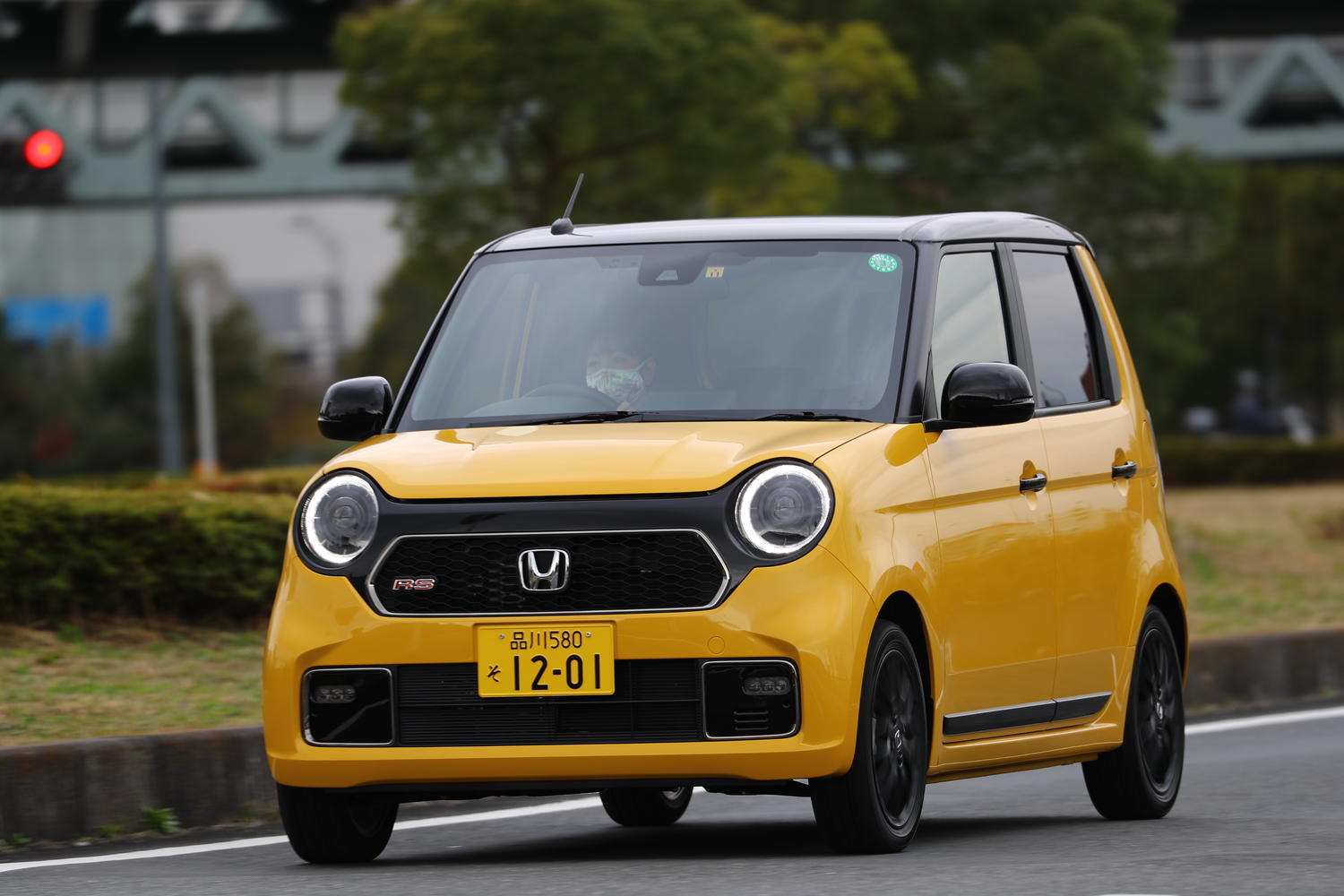 新型車の偽装ラッピングの目的