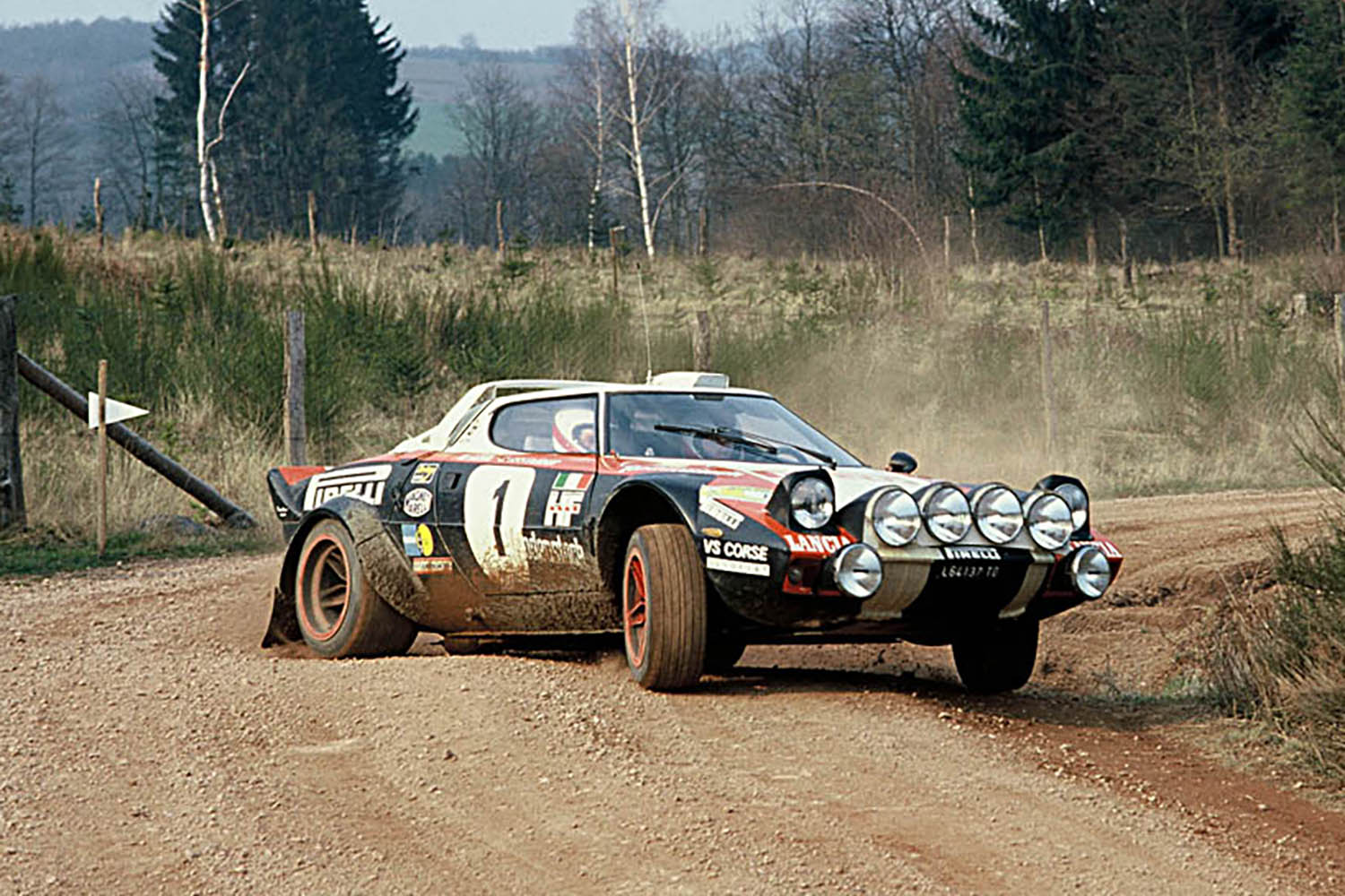 ランチア・ストラトスの走行シーン