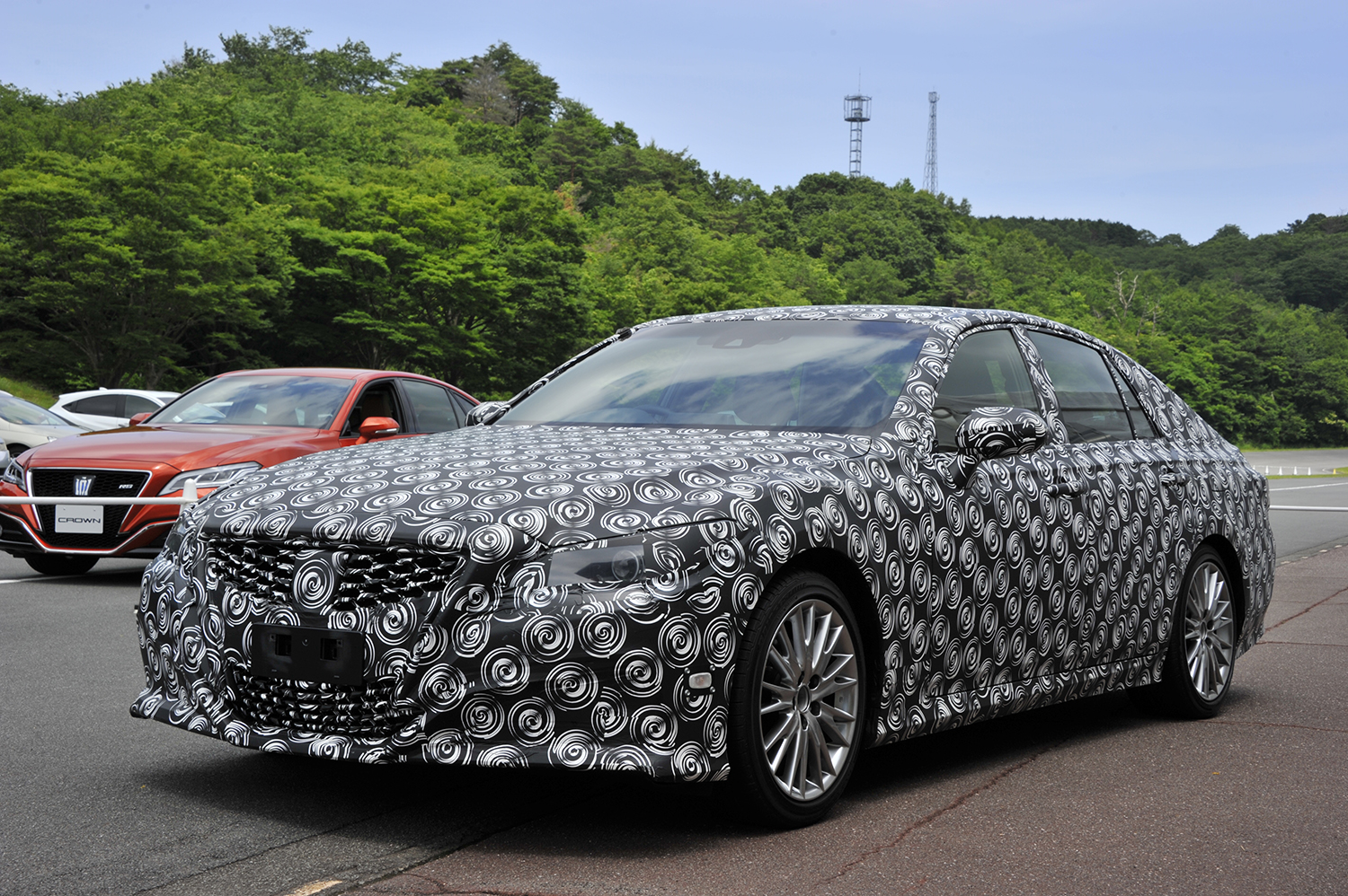 新型車の偽装ラッピングの目的