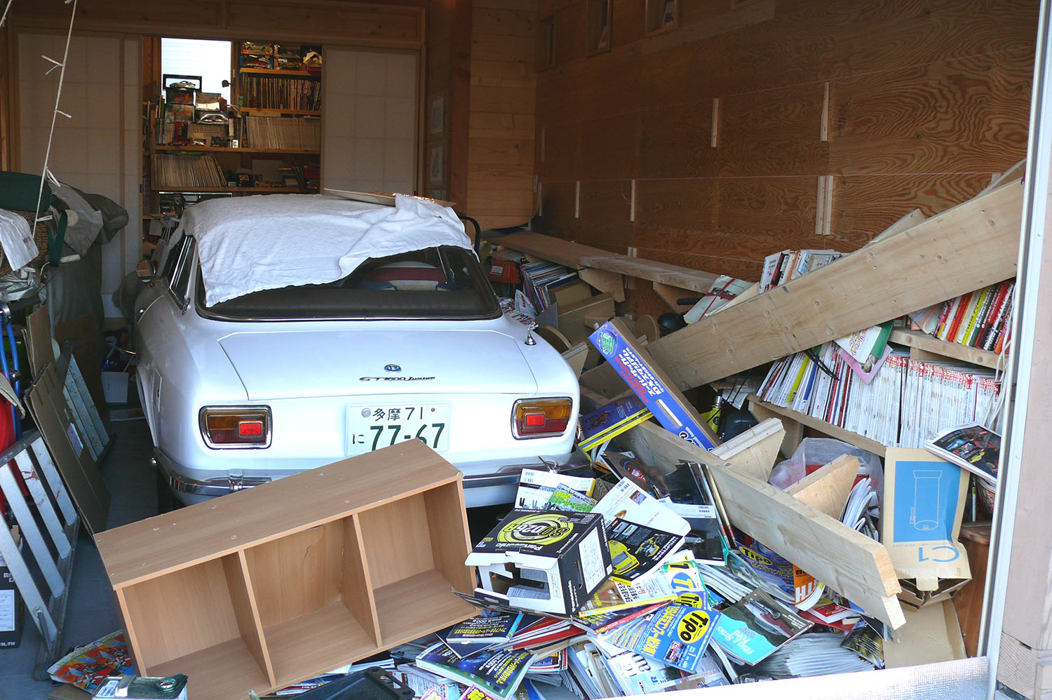 ガレージで崩れてきた本棚の下敷きになったアルファロメオGT1600ジュニア 〜 画像35