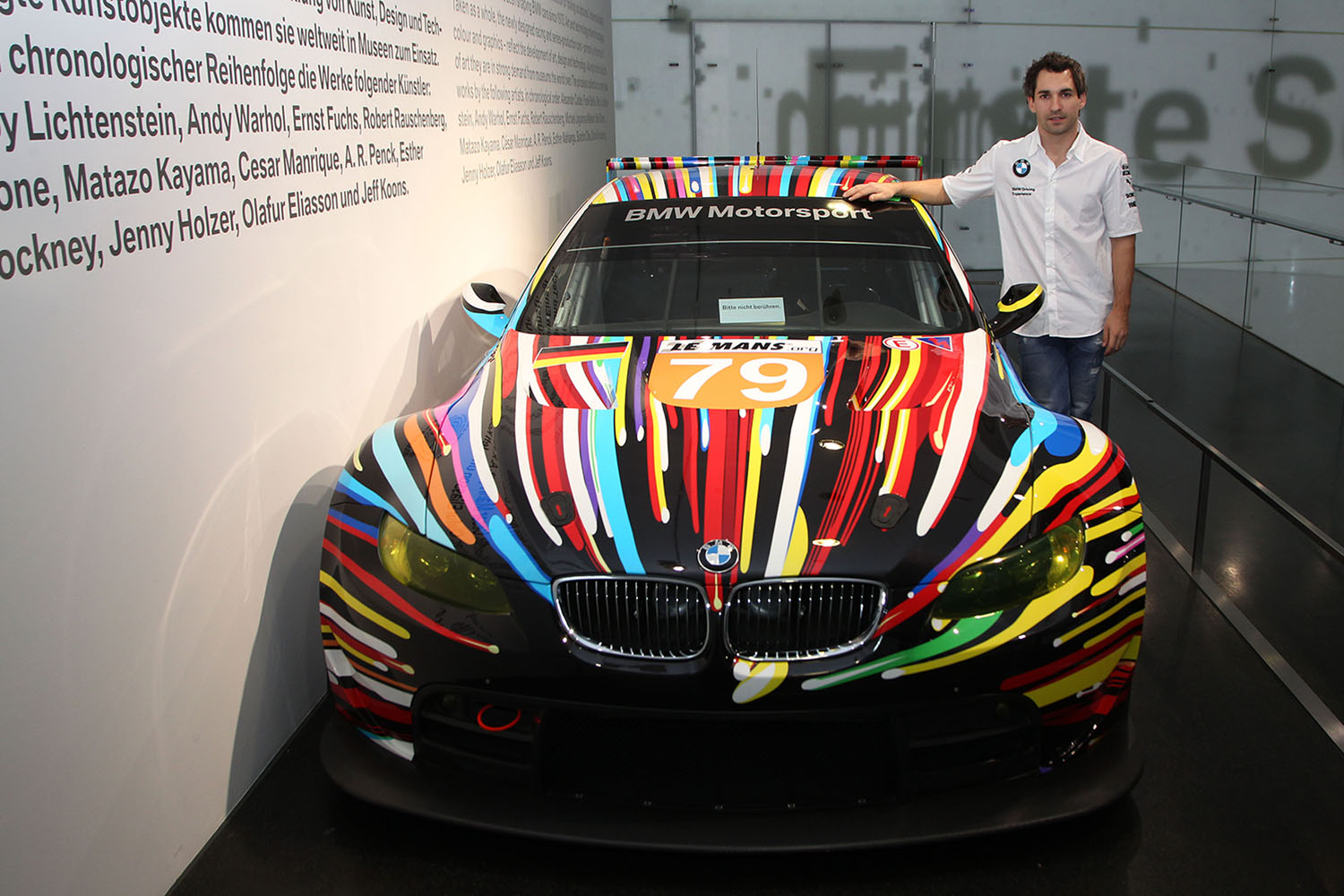 2010年のル・マン24時間に出場したジェフ・クーンズのBMWアートカーM3 GTSの正面フロントスタイリング 〜 画像3