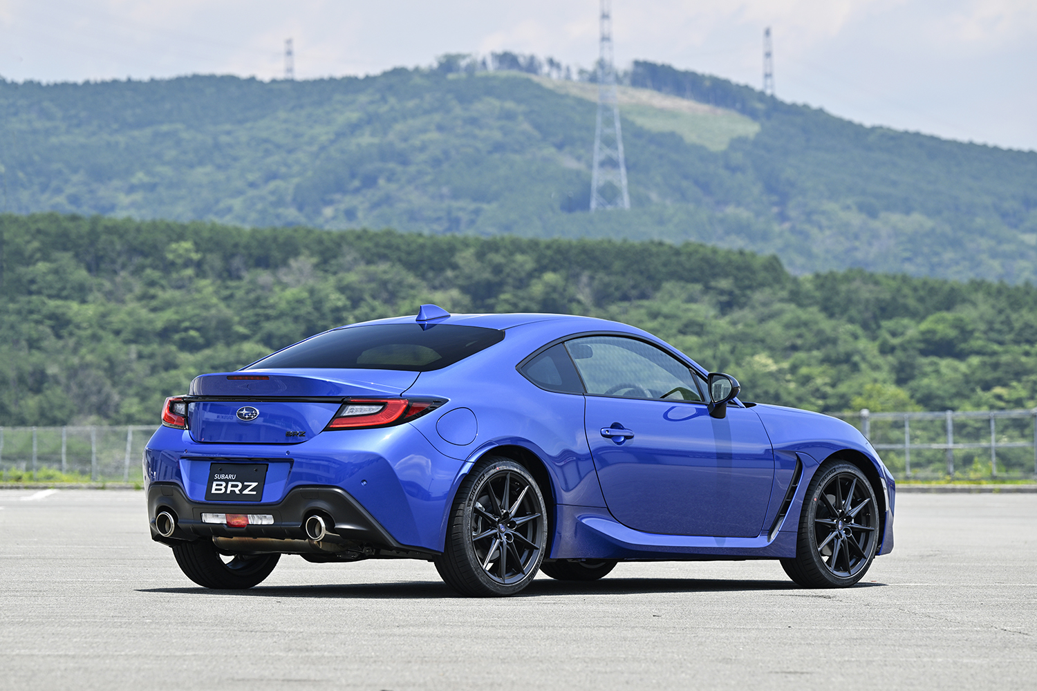 BRZ Sグレード設定18インチアルミホイール&タイヤセット GR86を BRZ Sグレード設定18インチアルミホイール&タイヤセット GR86を