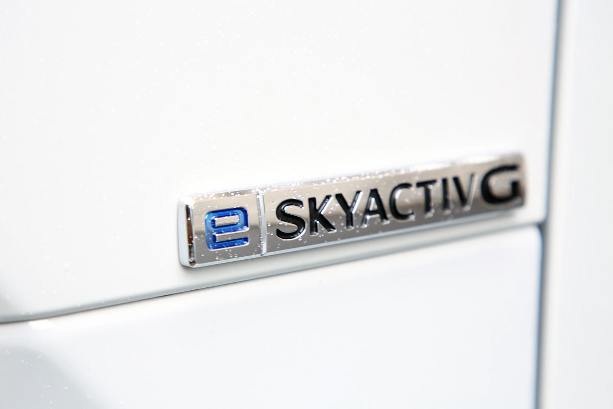 「e-SKYACTIV G」のエンブレム