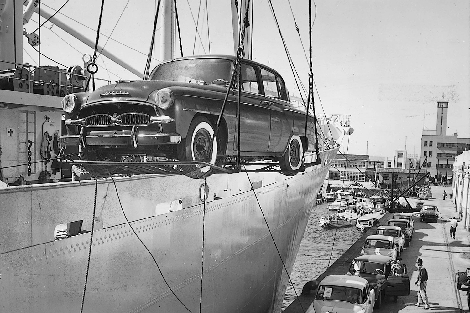 北米への輸出のために船積みされる初代トヨタ・クラン 〜 画像7