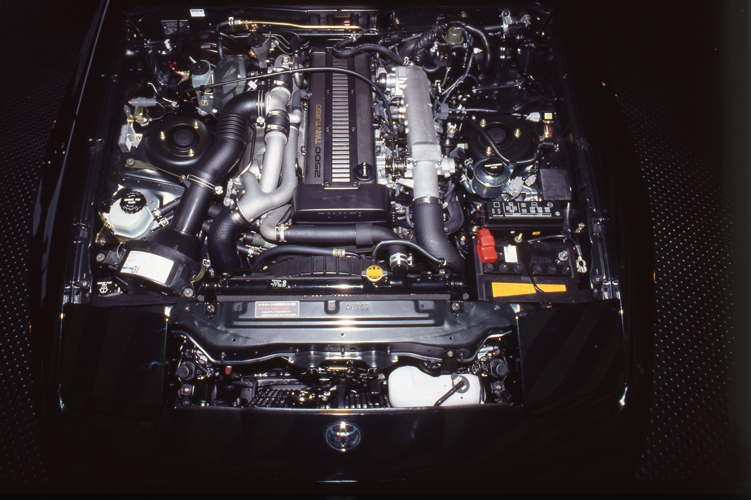 トヨタ・A70スープラの2.5リッターツインターボエンジン