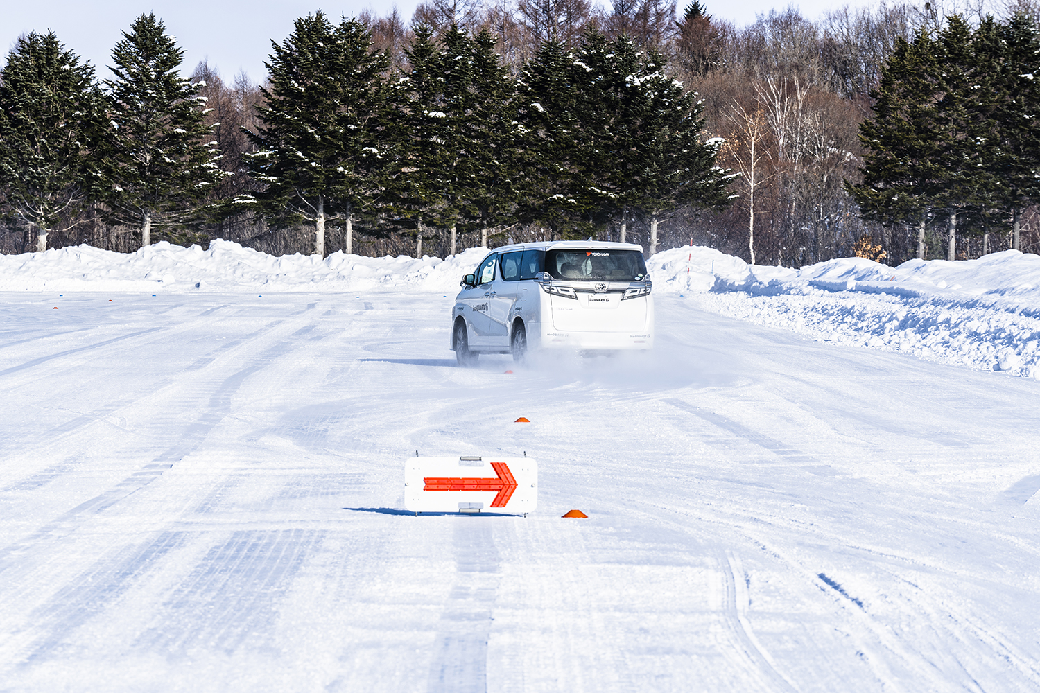 アイスガード6履いたトヨタ・ヴェルファイアの雪上スラロームテスト 〜 画像29